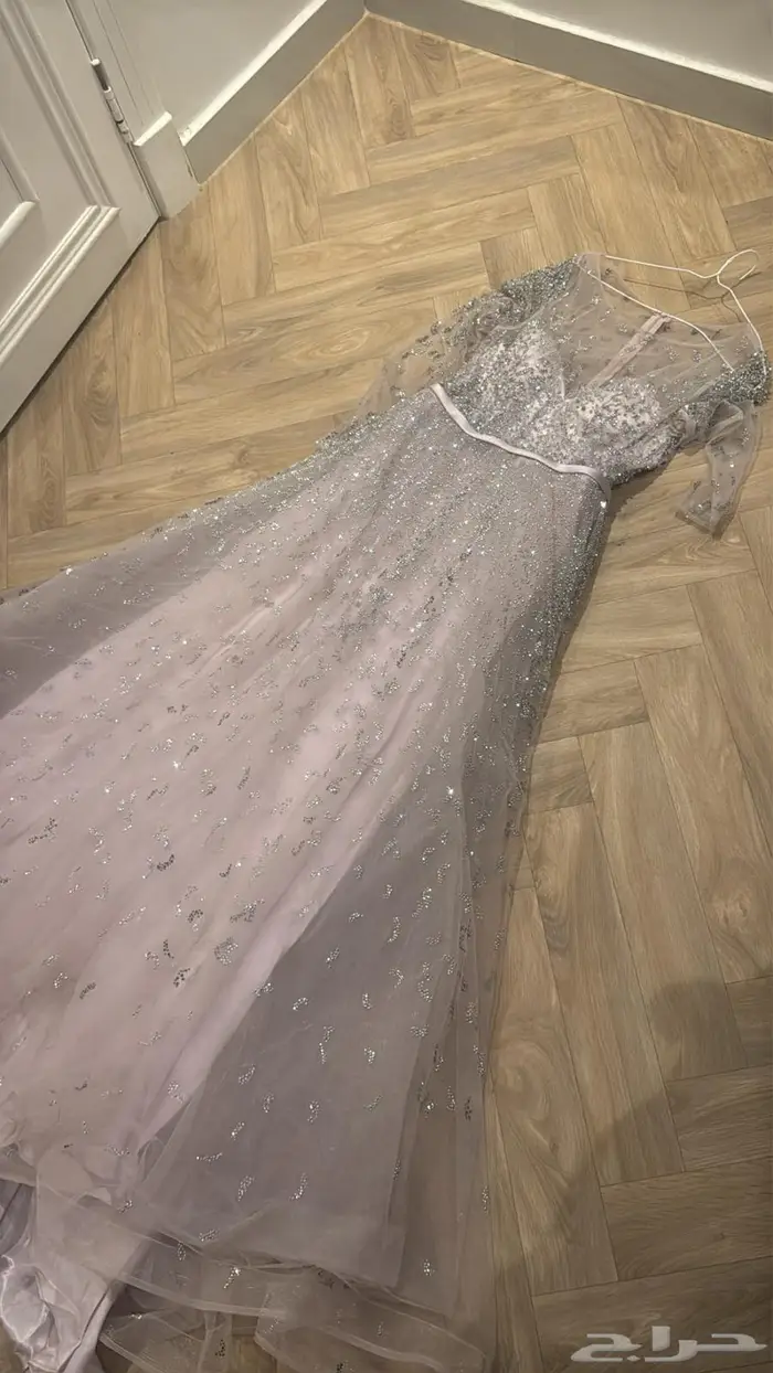 فستان لبسه وحده للبيع 1