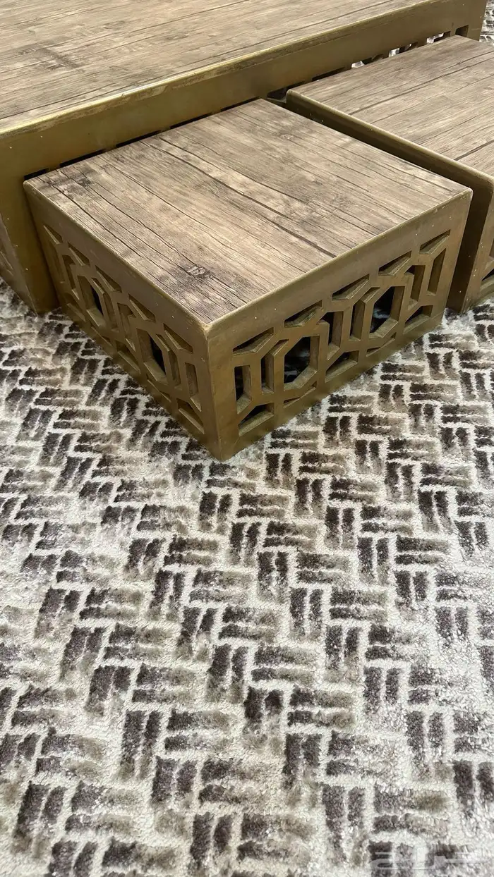 طاولة ارضيه كبيرة مع 4 طاولات صغيره خدمه 1