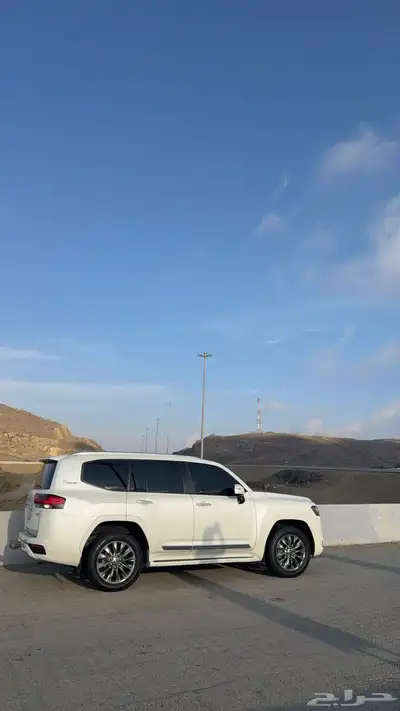 لاندكروزر 2022 فل كامل جديد ممشى 95 الف واتساب 4