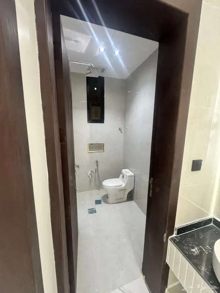 للبيع ادوار و شقق 7