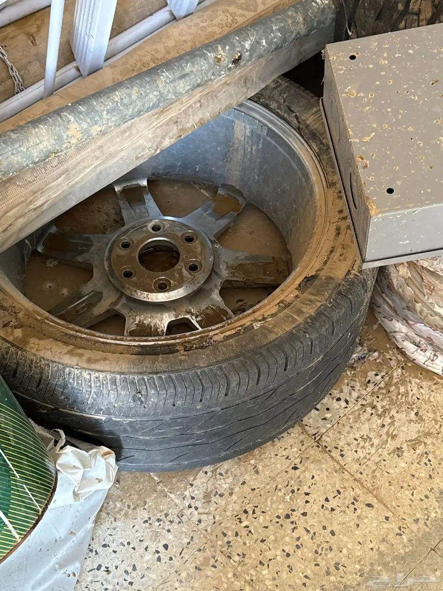 للبيع جنوط وكفرات اسكاليد مقاس 22 وكفرات فورملا 1 1