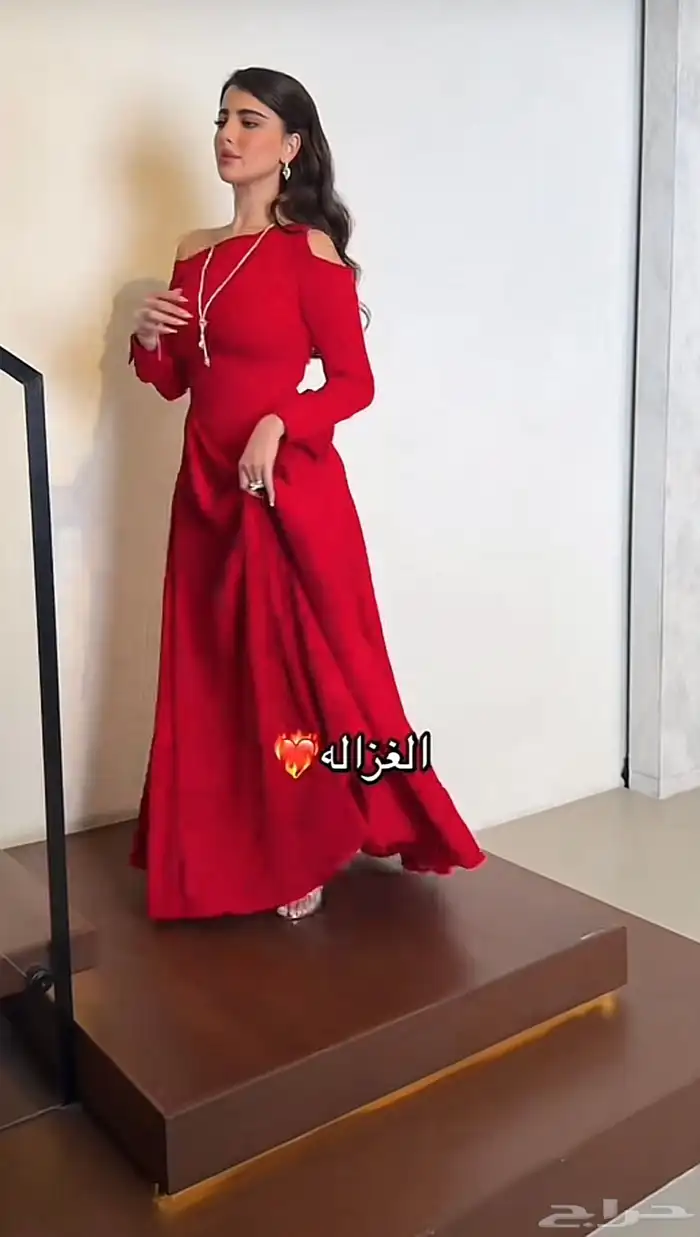 فستان للبيع من المصممه نوره سعر البيع مقابل للتفاوض 2