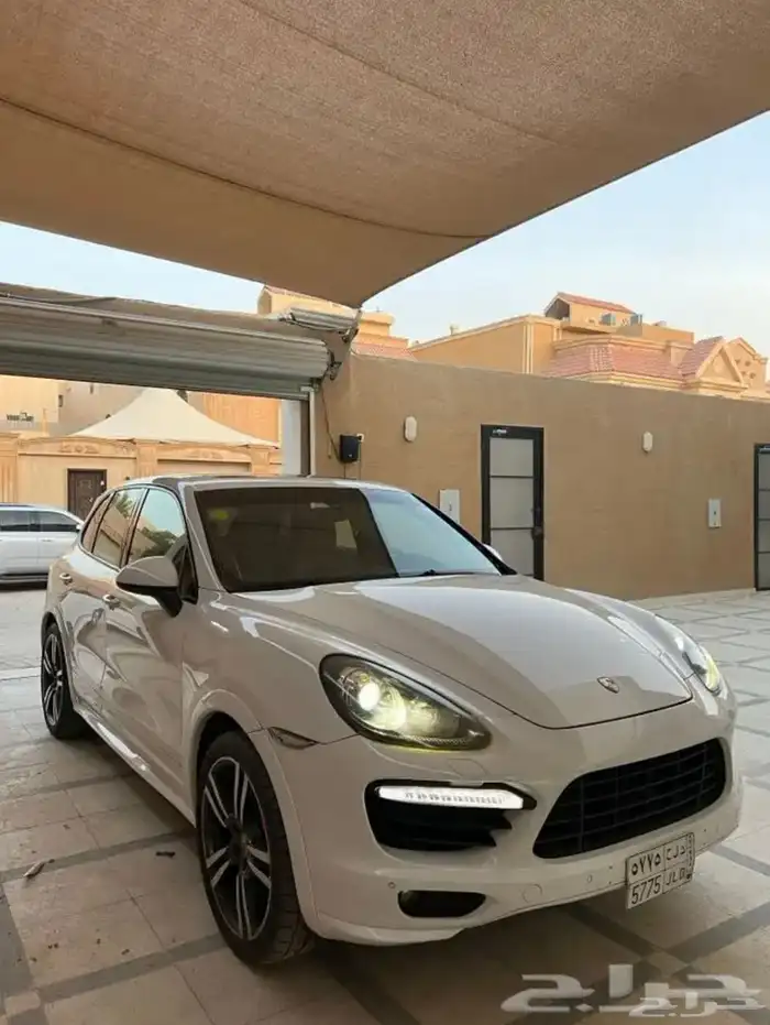 Porsche cayenne GTS 2014 3