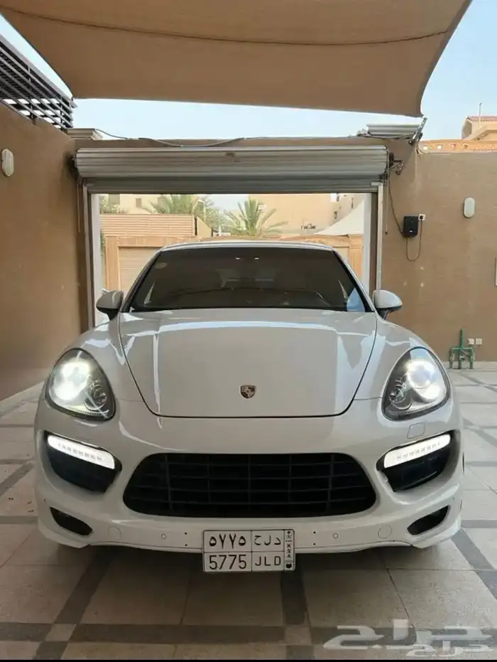 Porsche cayenne GTS 2014 1