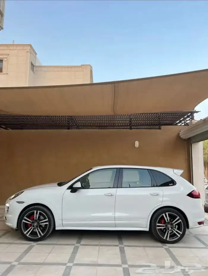 Porsche cayenne GTS 2014 4