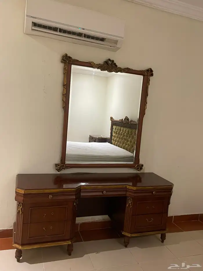 غرفة نوم كامل من المطلق بحالة جيدة 1