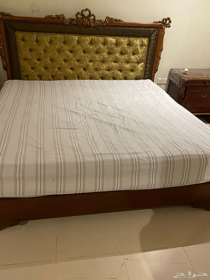 غرفة نوم كامل من المطلق بحالة جيدة 0