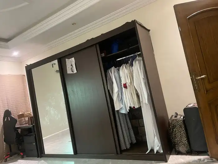 غرفة نوم كامل من المطلق بحالة جيدة 3