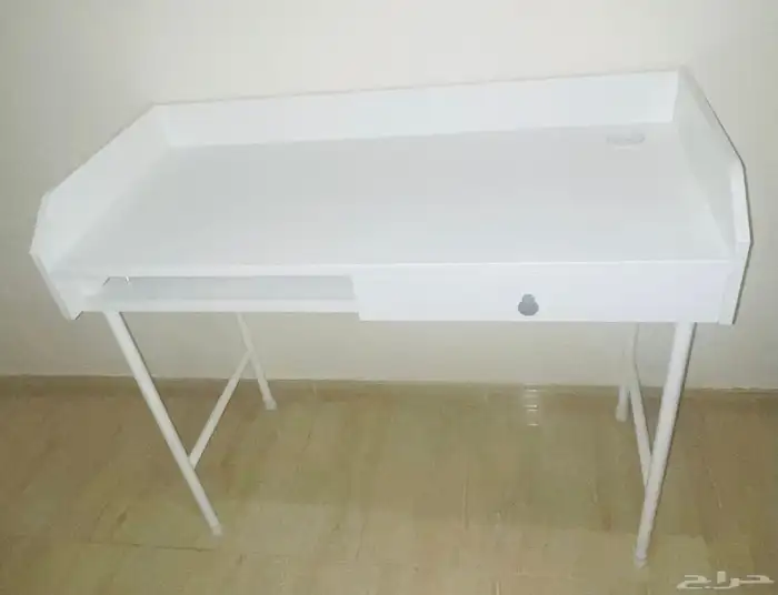طاولة مكتب (HAUGA) من ايكيا 1