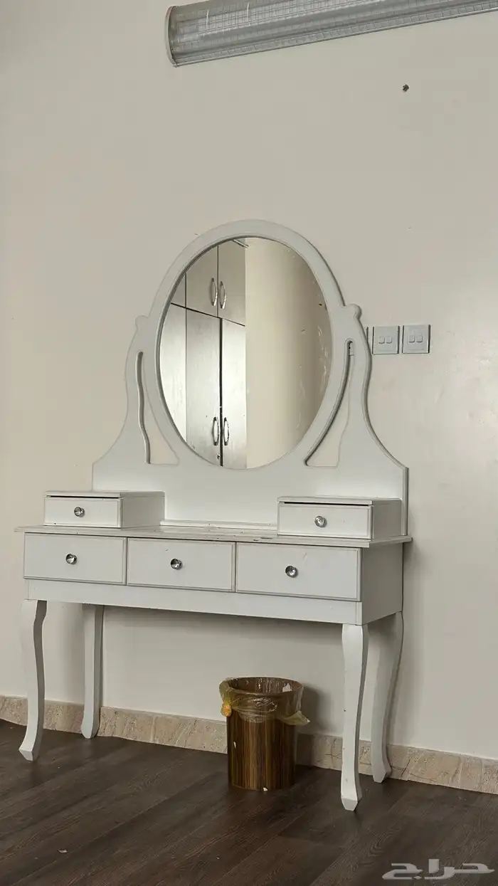 للبيع تسريحه وسريرين مع مراتبه 2