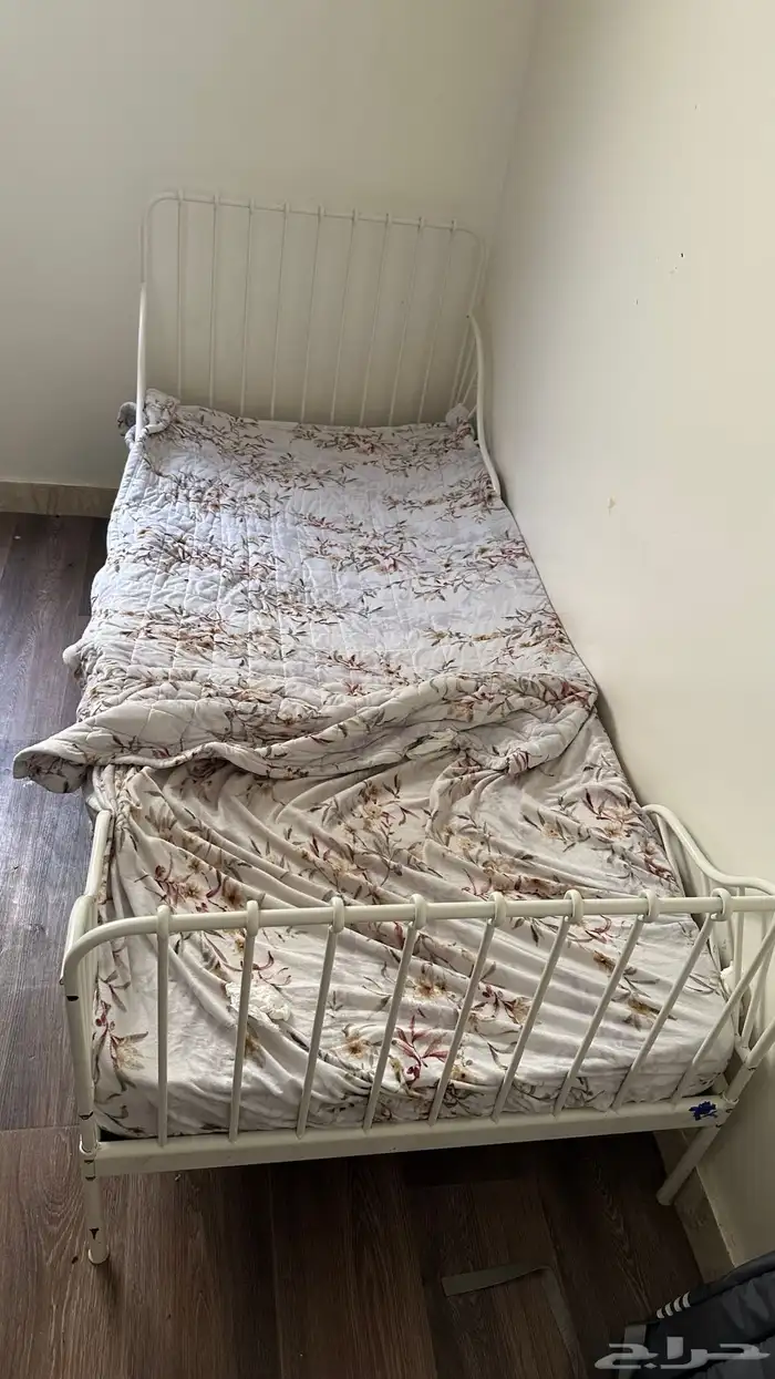 للبيع تسريحه وسريرين مع مراتبه 1