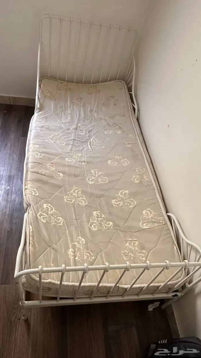 للبيع تسريحه وسريرين مع مراتبه 0