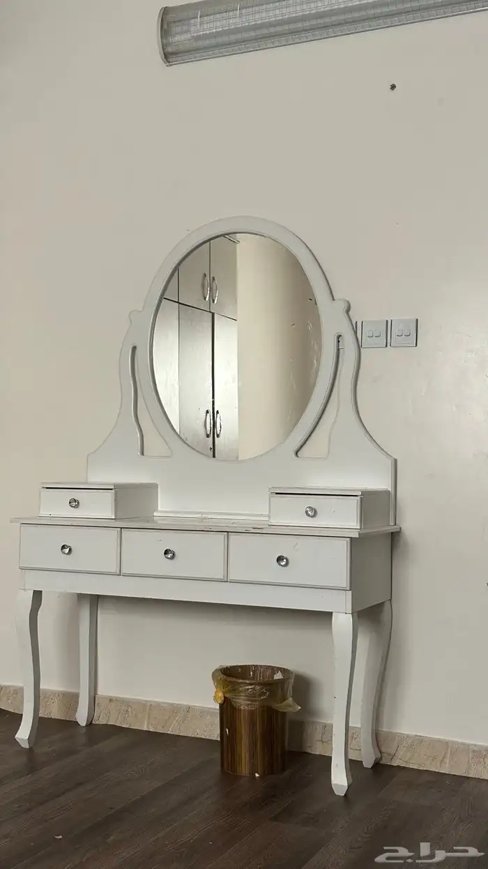 للبيع تسريحه وسريرين مع مراتبه 3