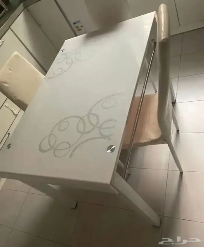 طاولة طعام 0