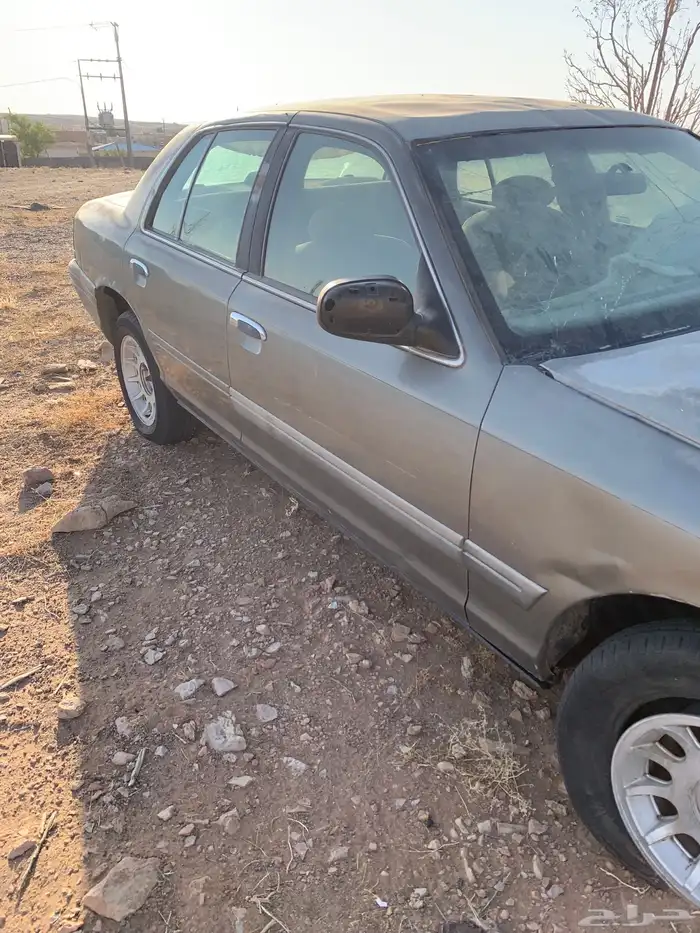 فورد كراون 2000 5