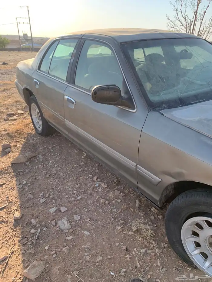 فورد كراون 2000 3