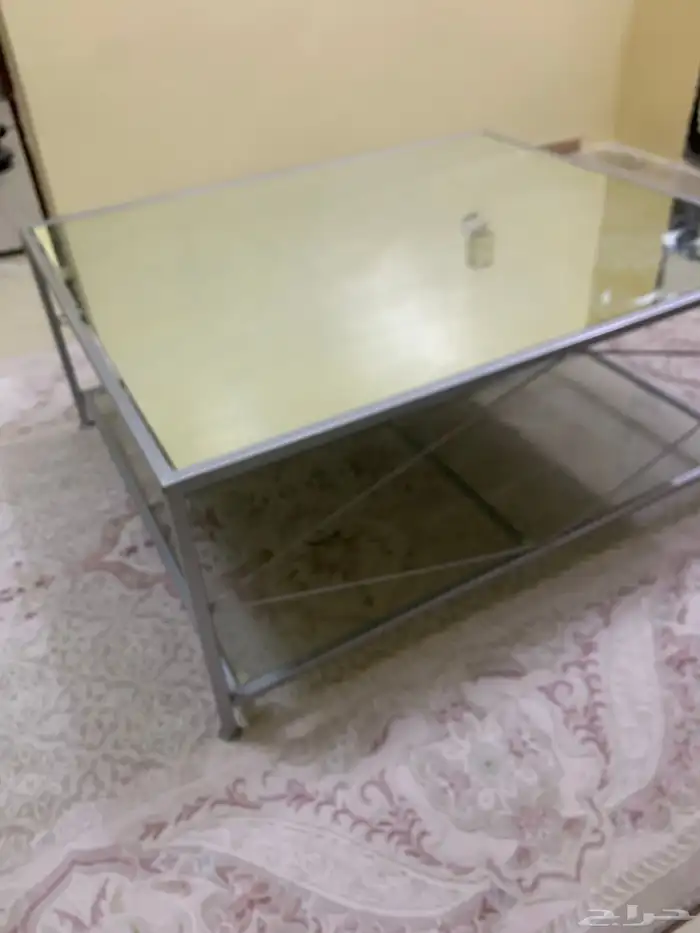 طاوله للبيع 150 ريال مع اربعه خدمه 1