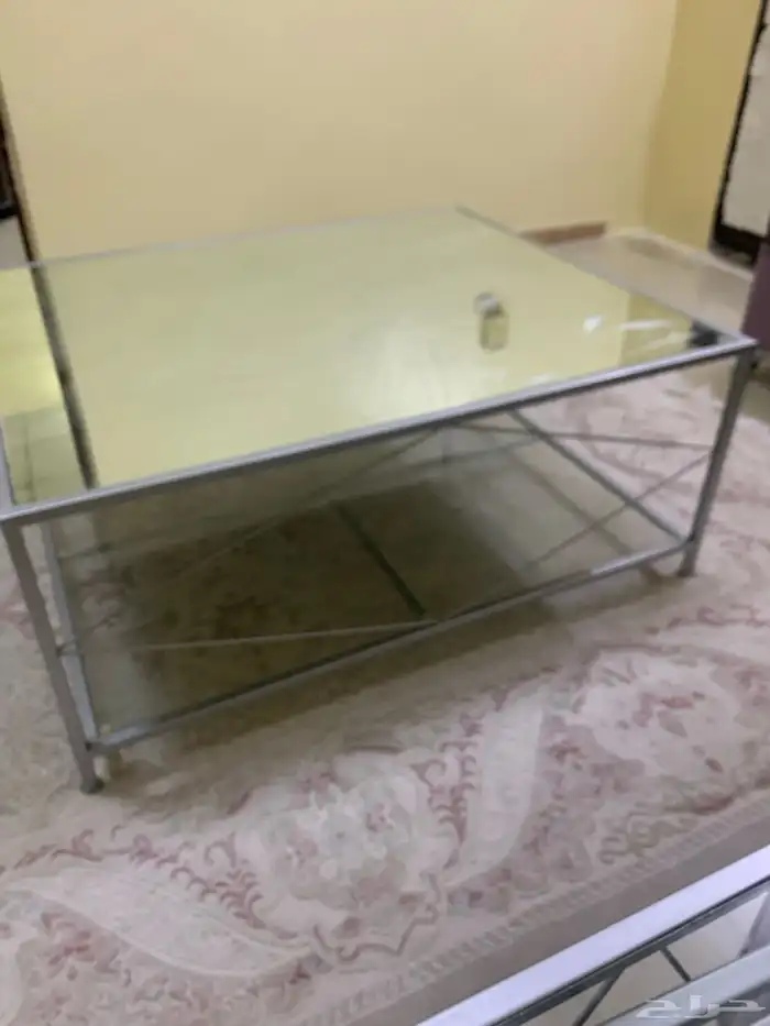 طاوله للبيع 150 ريال مع اربعه خدمه 0
