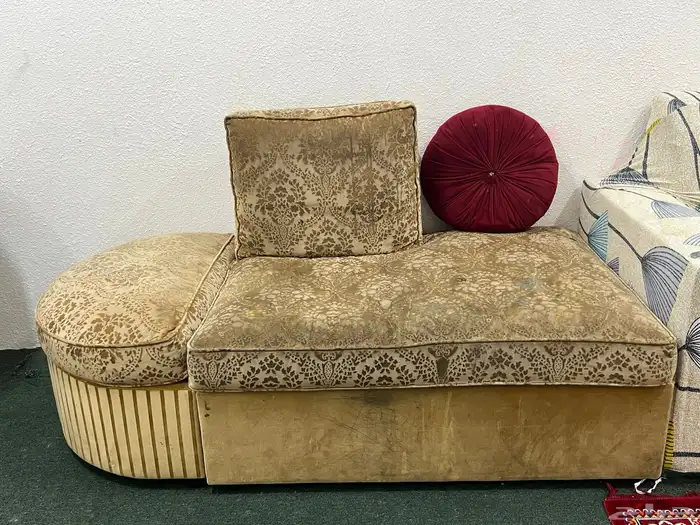 7 Seater Sofaset with center table in good condition for sa 2