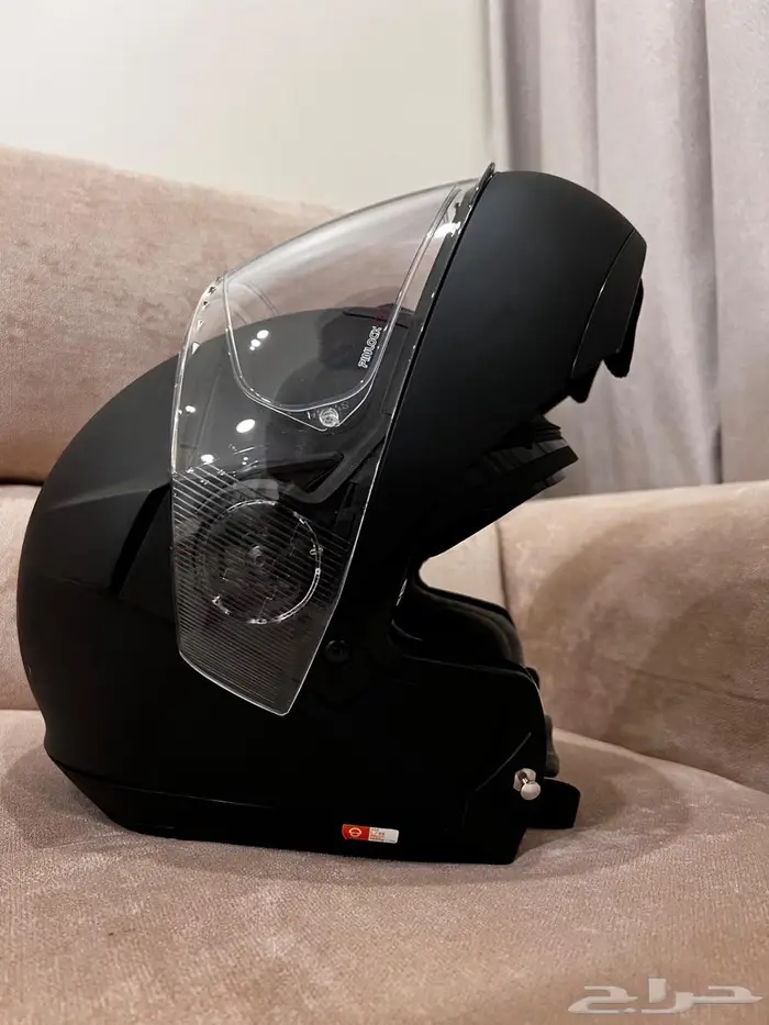 هيلمت نوع schuberth ( المانيه ) جديده مع سينا 3