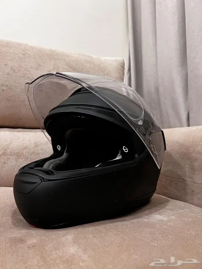 هيلمت نوع schuberth ( المانيه ) جديده مع سينا 6