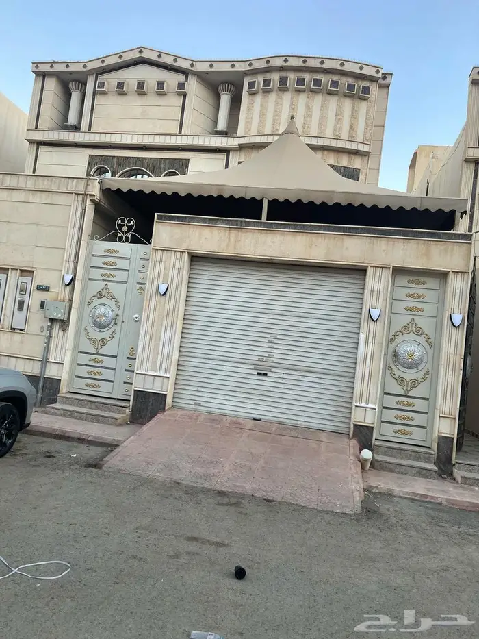 فلة للإيجار السنوي بحي طويق مساحة 375 5