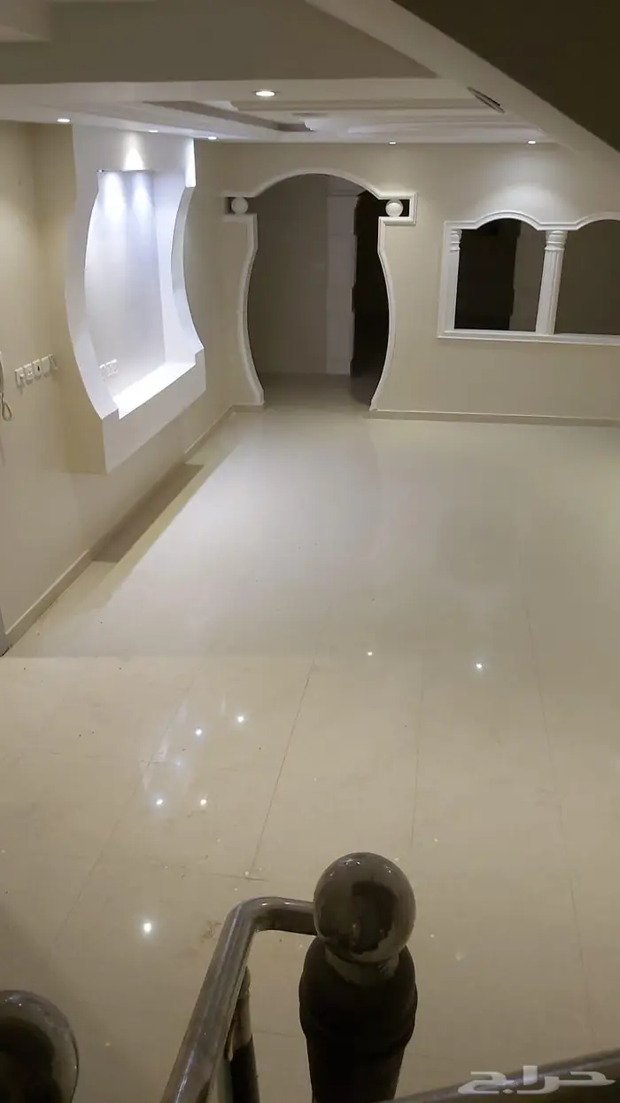 فلة للإيجار السنوي بحي طويق مساحة 375 8