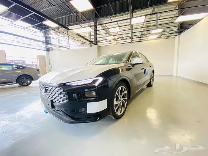 فورد توروس تيتانيوم 2.0 بنزين موديل 2025 5