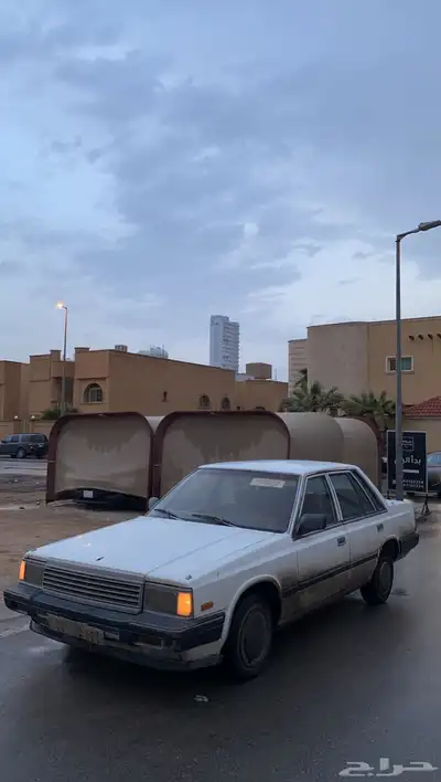 نيسان لوريل 86 1