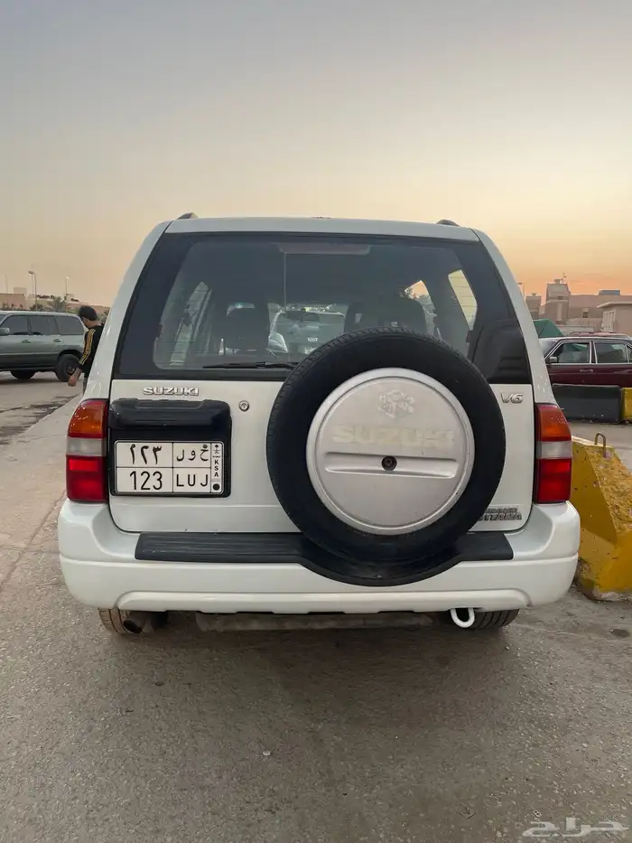 للبيع فيتارا يحمل لوحة مميزة ح و ل 123 3