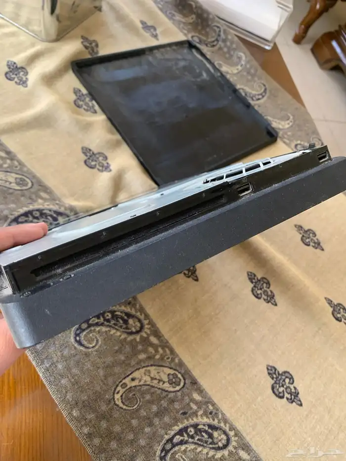 سوني 4 سلم مع يد 1