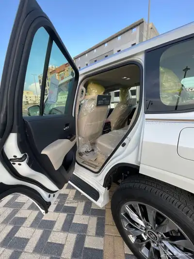 لاندكروزر GXR فل كامل L4 8