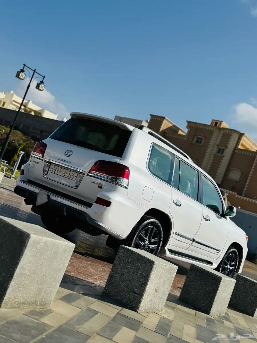 لكزس LX570 موديل 2012 فل كامل DD 3