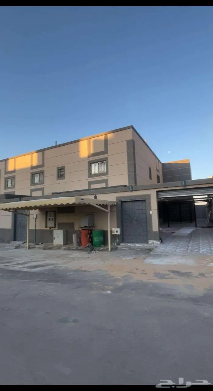 فيلا مع وحدتين - تبي تسكن وتأجر ولا تستثمر 0