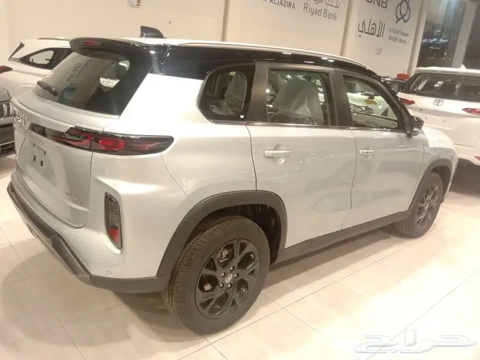 تويوتا اوربان كروزر 2025 فل GLX بنزين 1