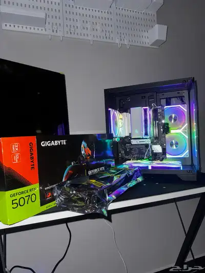 للبيع  تجميعة PC قيمنق قوية بمعالج Ryzen 5 وكرت RTX 5070 1