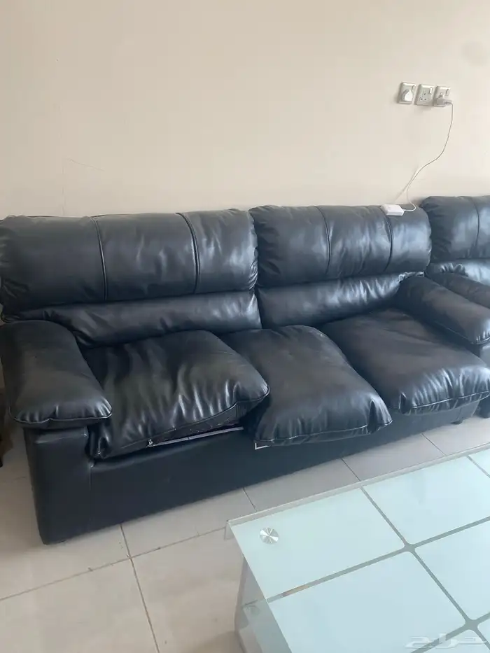للبيع كنب وطاولة ومكتبه 0