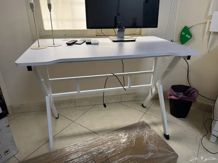 للبيع طاولة قيمنج لون ابيض اخت الجديده 1