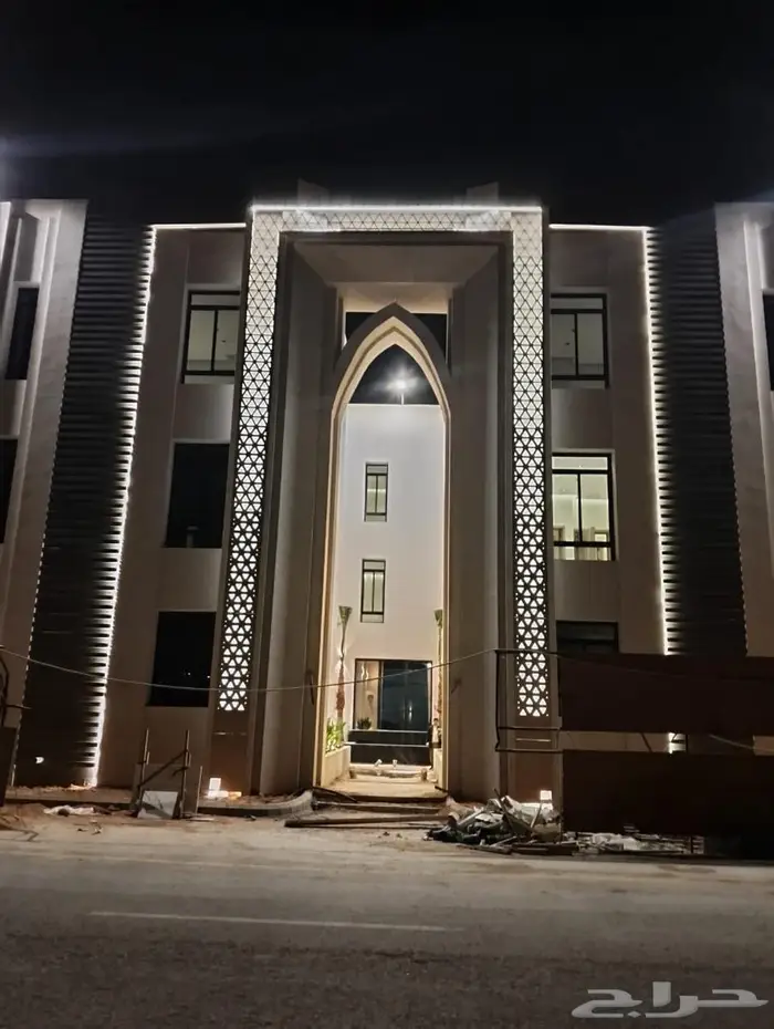ابن  مستقبلك معنا   خبرة  جودة  التزام 9