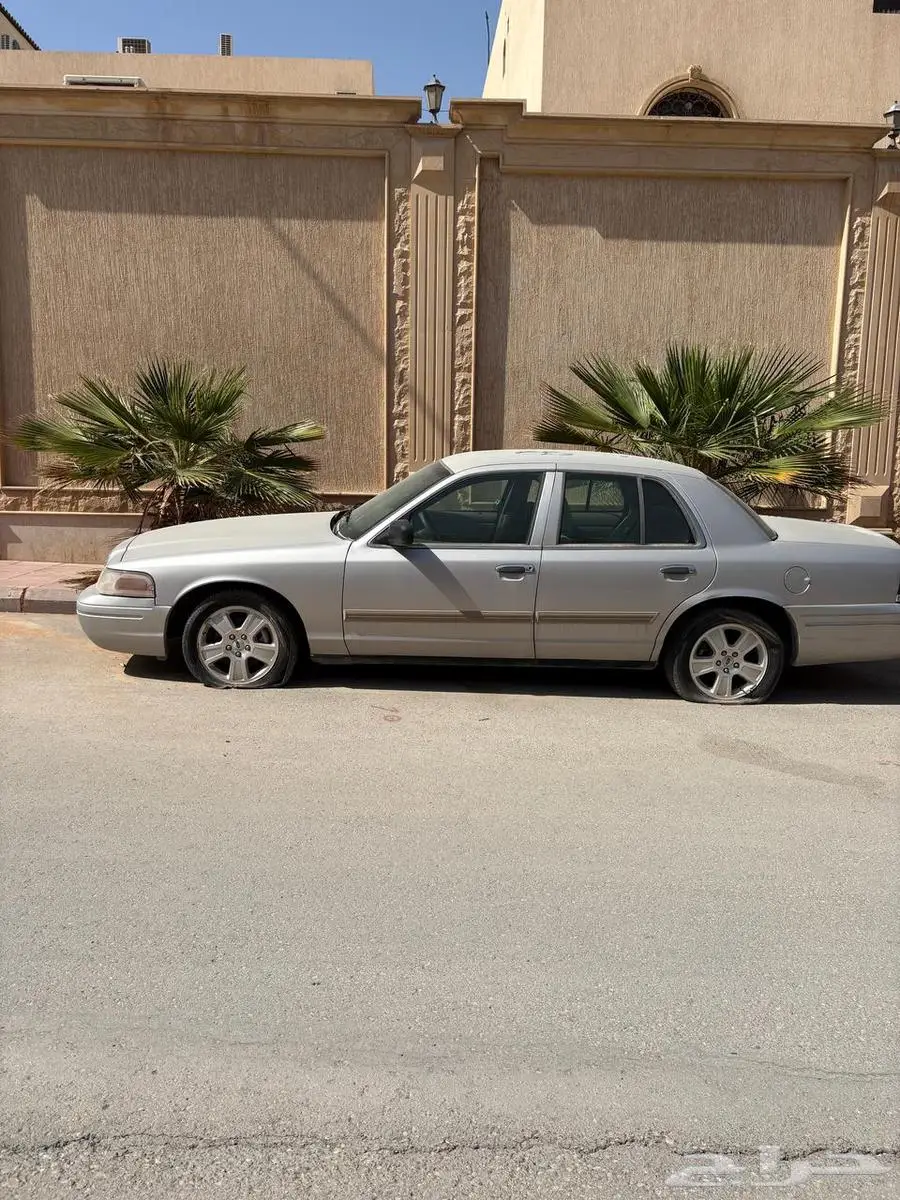 فورد كراون 2012 15