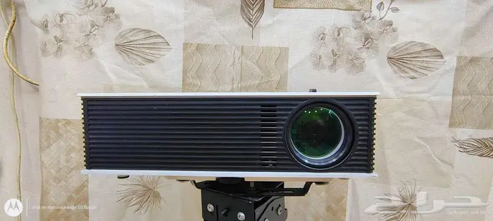 Projector UC80 HD مع ستاند متحرك مع اشتراك 12 شهر IPTV 1