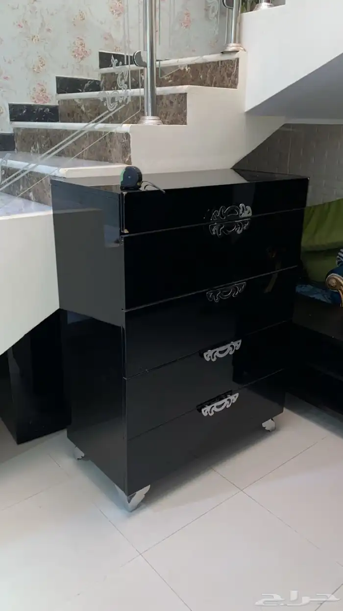 طاولة تخزين ب خمس ادراج 0