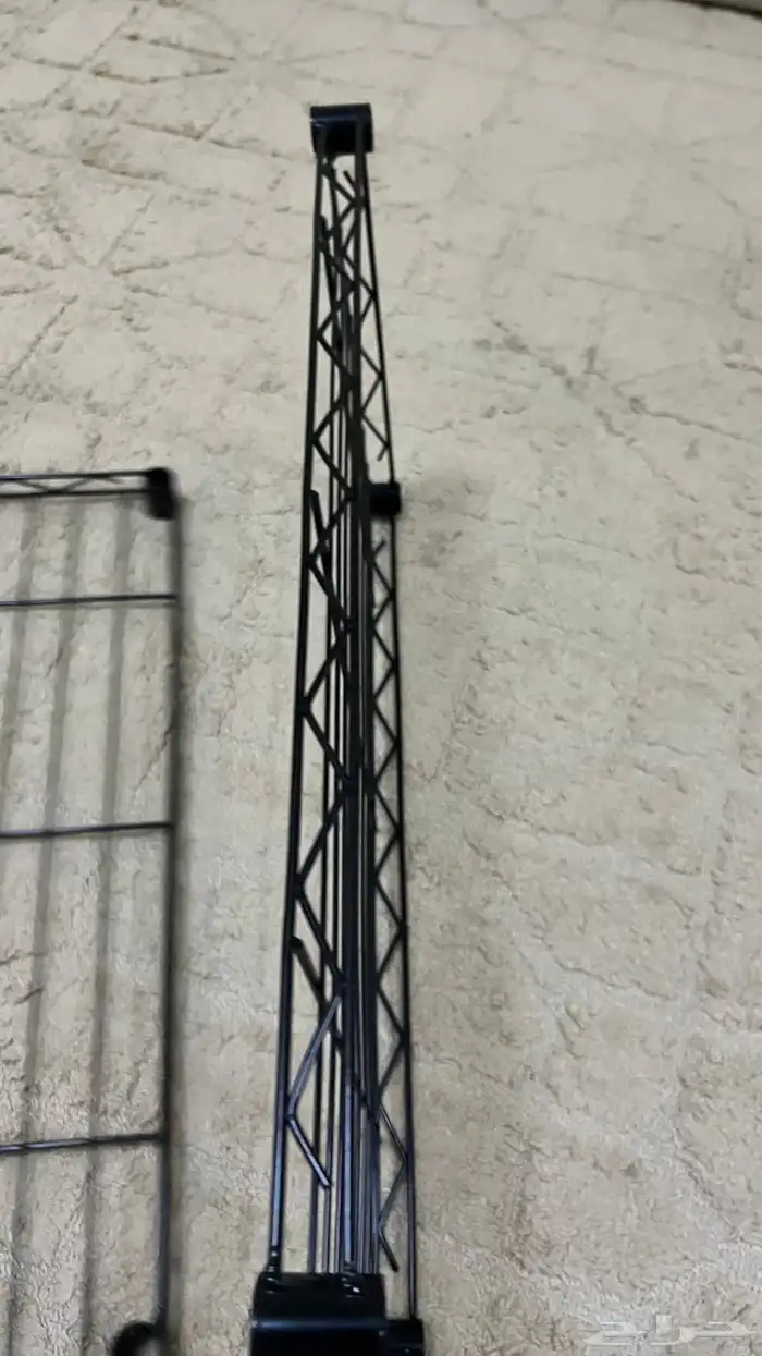 تلفزيون وسجاد وارفف للبيع 2