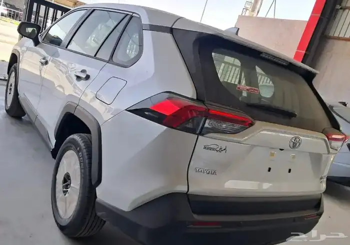 تويوتا راف فور بدون دبل 2025 ابيض لؤلؤي . كاش واقساط. 6