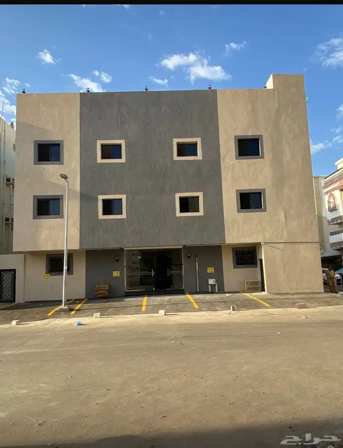 للبيع عماره ثلاث ادوار وفله روف بالصفاء 5 خلف الاحوال مدنيه 0