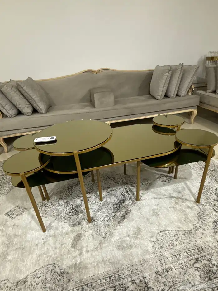 طاولات للبيع 1