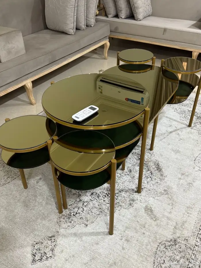 طاولات للبيع 0