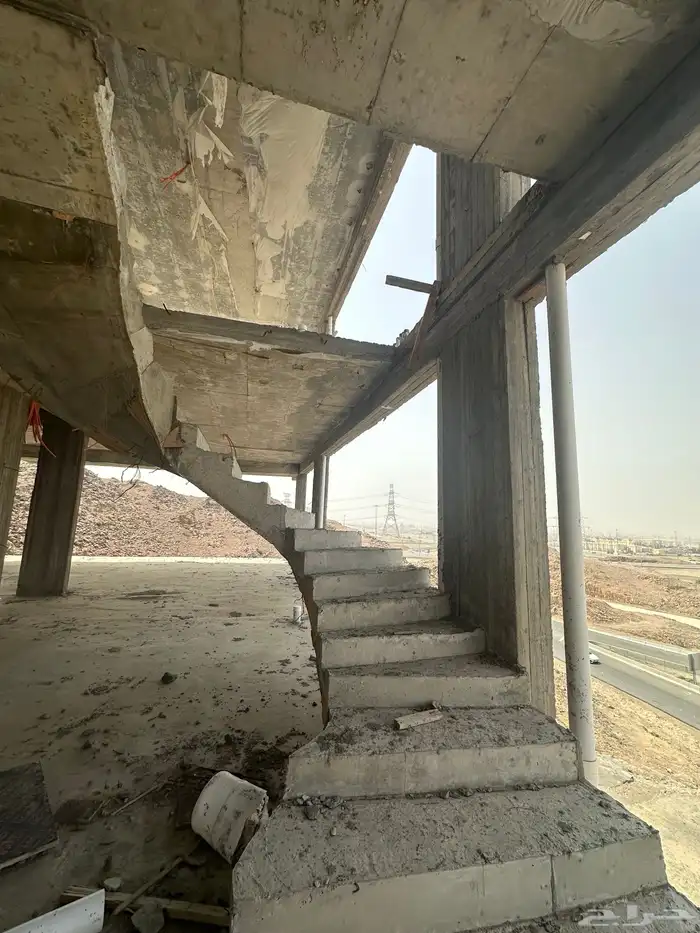 عماره فاخره للبيع او للاستثمار ( عضم ) في موقع مميز جدا 3