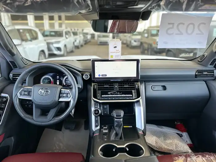 تويوتا لاند كروزر VXR-Z فل كامل وارد البريمي موديل 2025 6