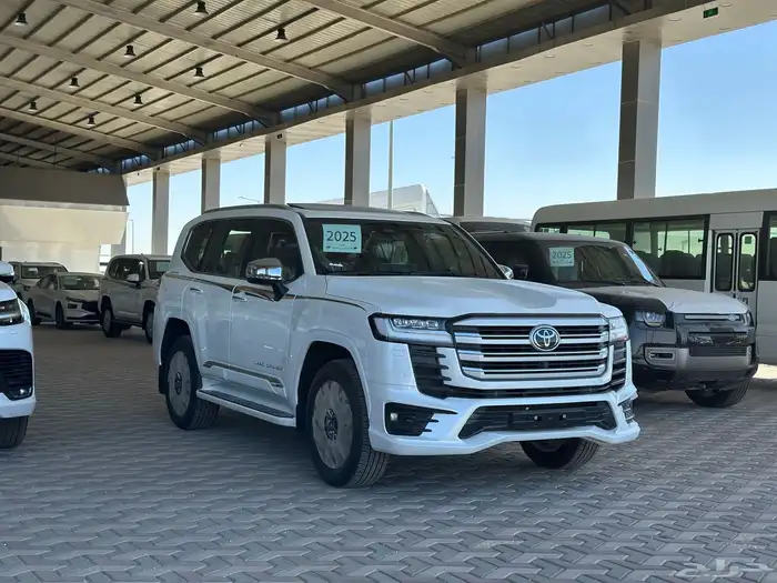 تويوتا لاند كروزر VXR-Z فل كامل وارد البريمي موديل 2025 1